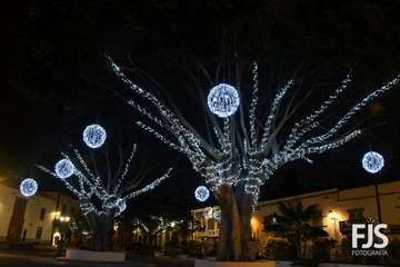 La Navidad ya ilumina Telde/Francisco Javier Santana y Antonio Alí.